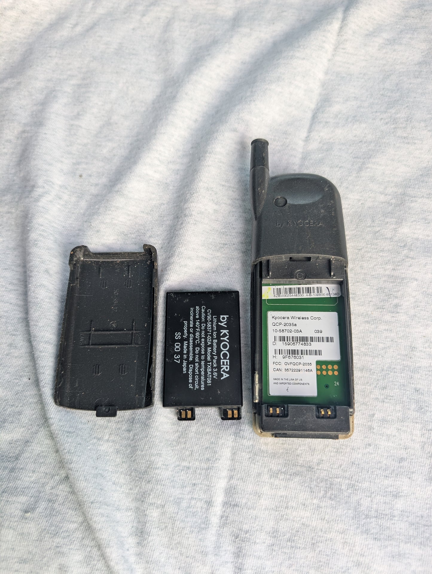 Qualcomm  QCP 2035a Verizon Gold Black Bar Vintage Cell Phone