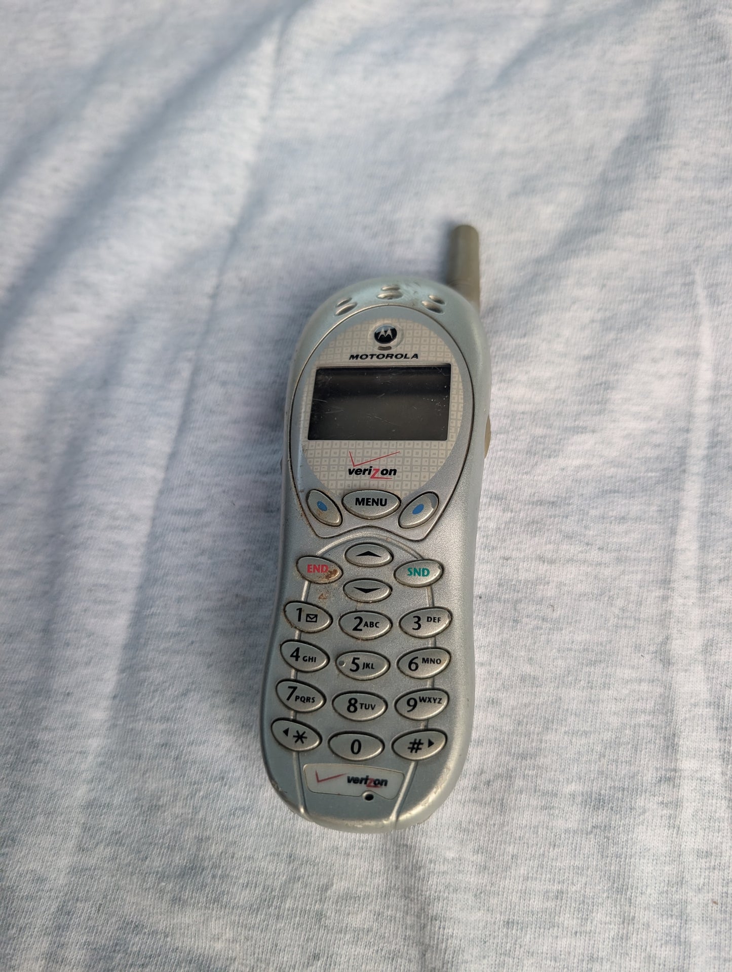 Motorola 120e  Silver (Verizon) Cellular Cell Phone