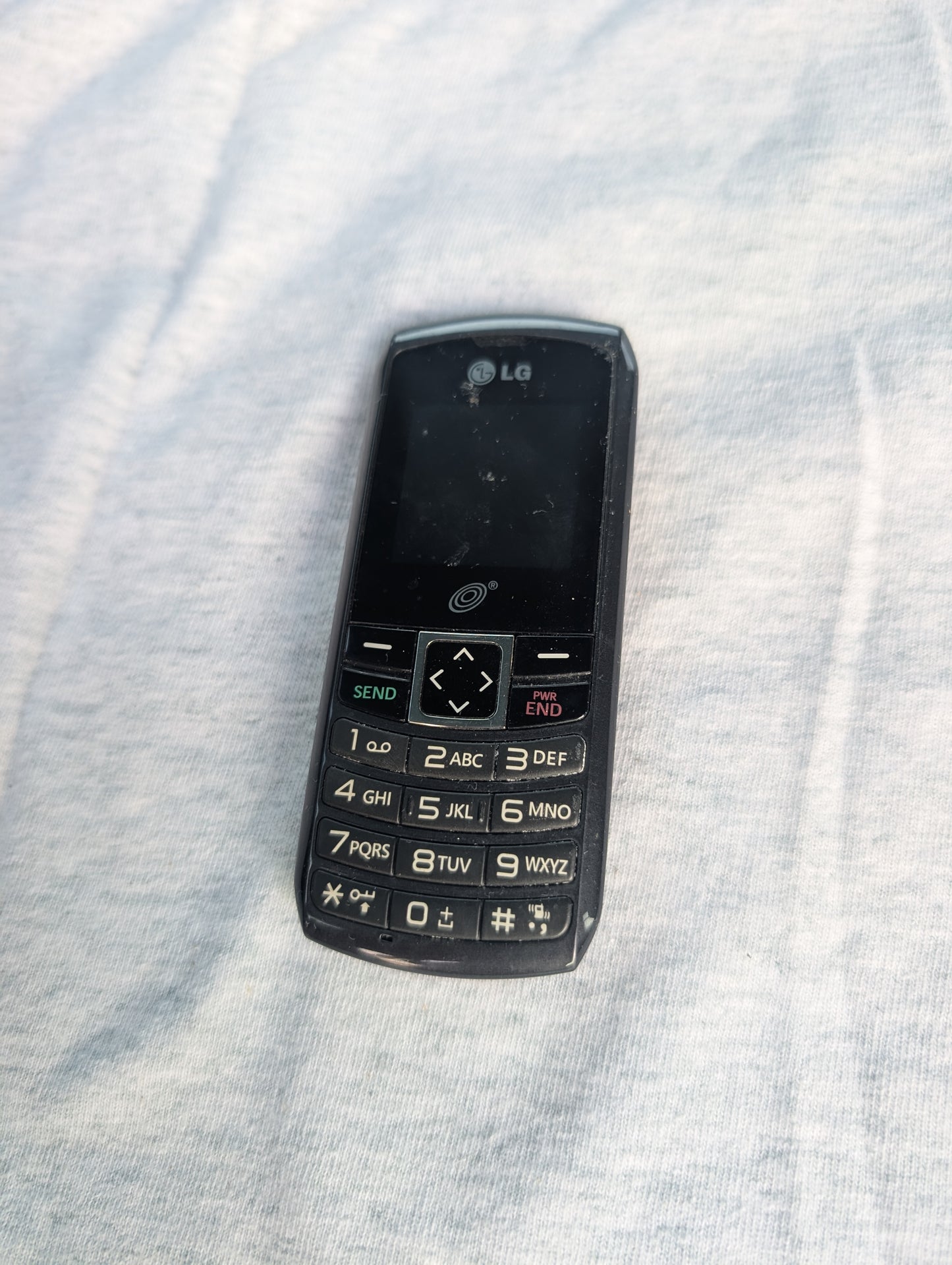 LG 320G / 320GB - Gray and Silver ( TracFone ) Cellular Candybar Phone