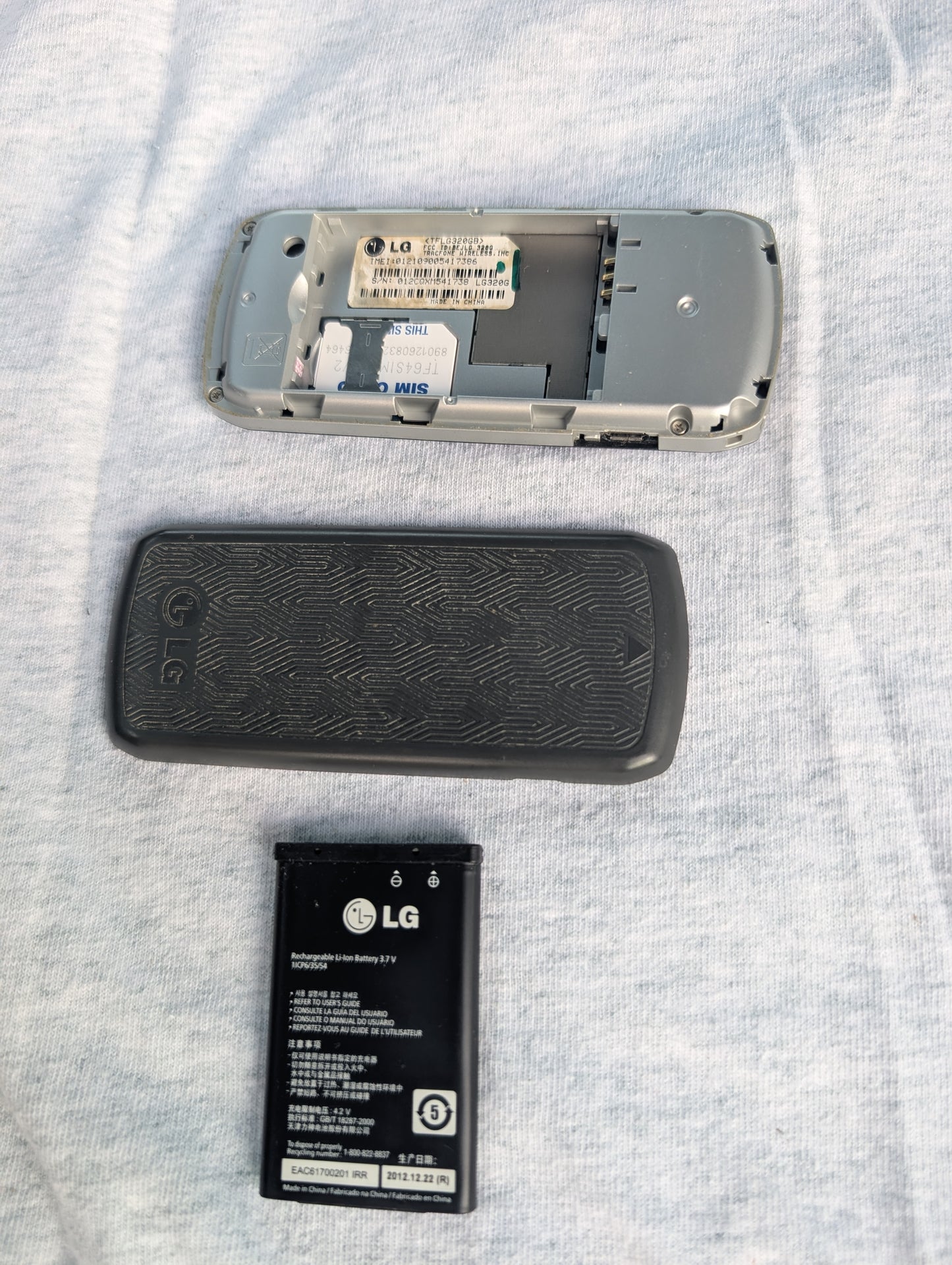 LG 320G / 320GB - Gray and Silver ( TracFone ) Cellular Candybar Phone