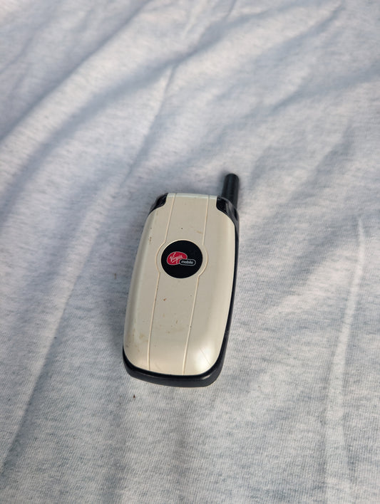 Kyocera Oystr KX9 / Oyster KX9D - White ( Virgin Mobile ) Rare Flip Phone