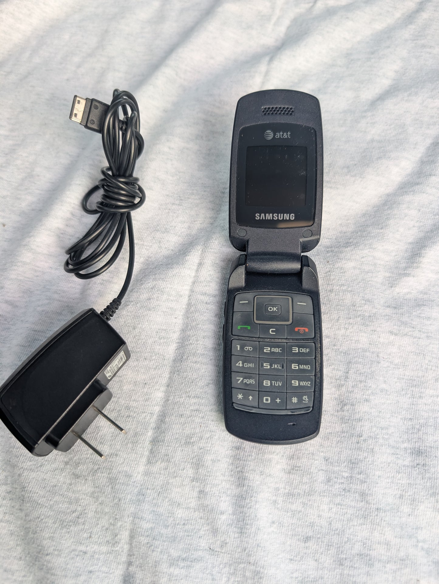 Samsung Sgh-A137 (AT&T) mobile phone with charger