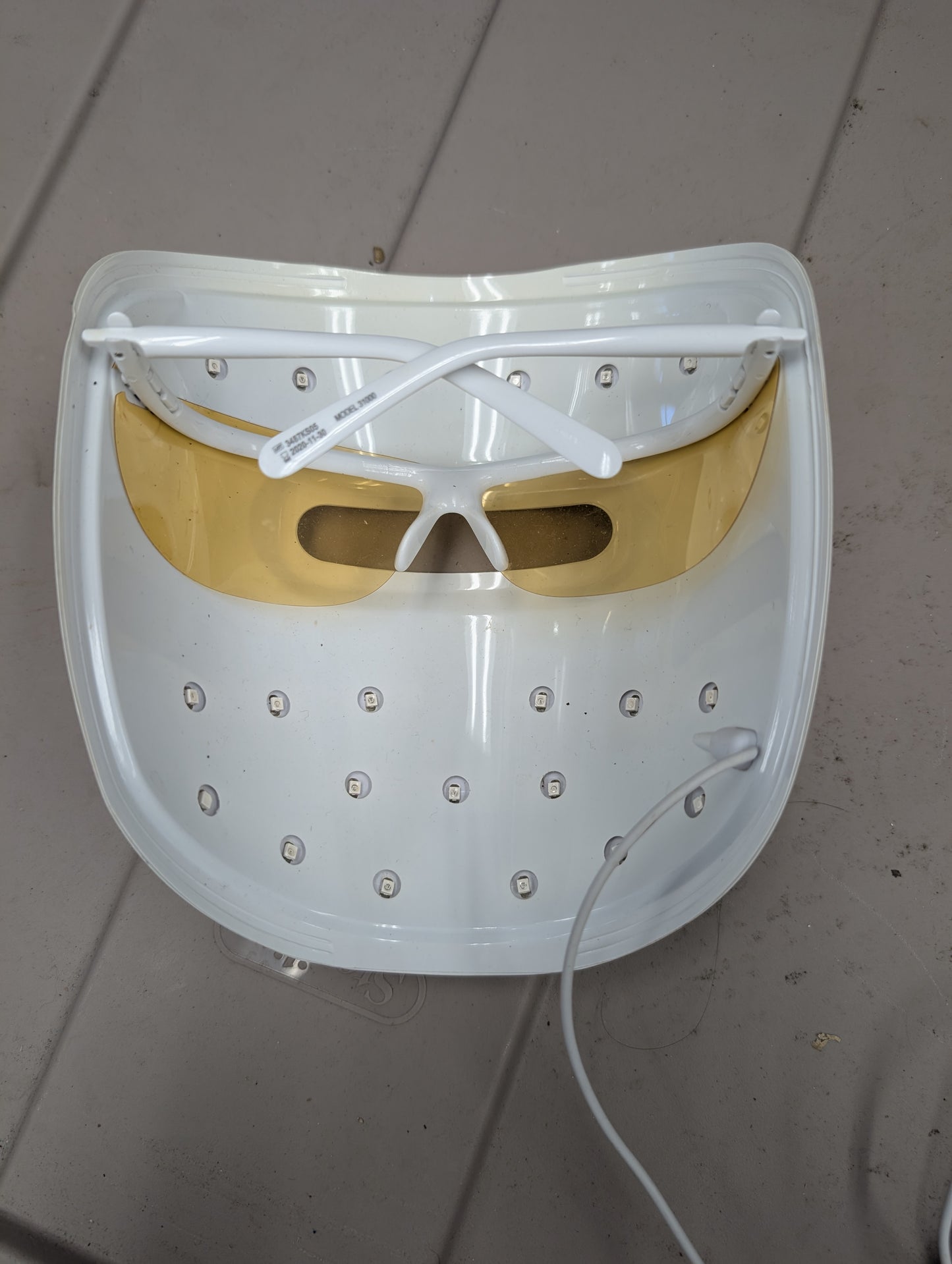 Neutrogena ILLUMASK LED Anti-Acne Light Therapy Mask  Acne Free Skin 15 MINUTES EVERY DAY
