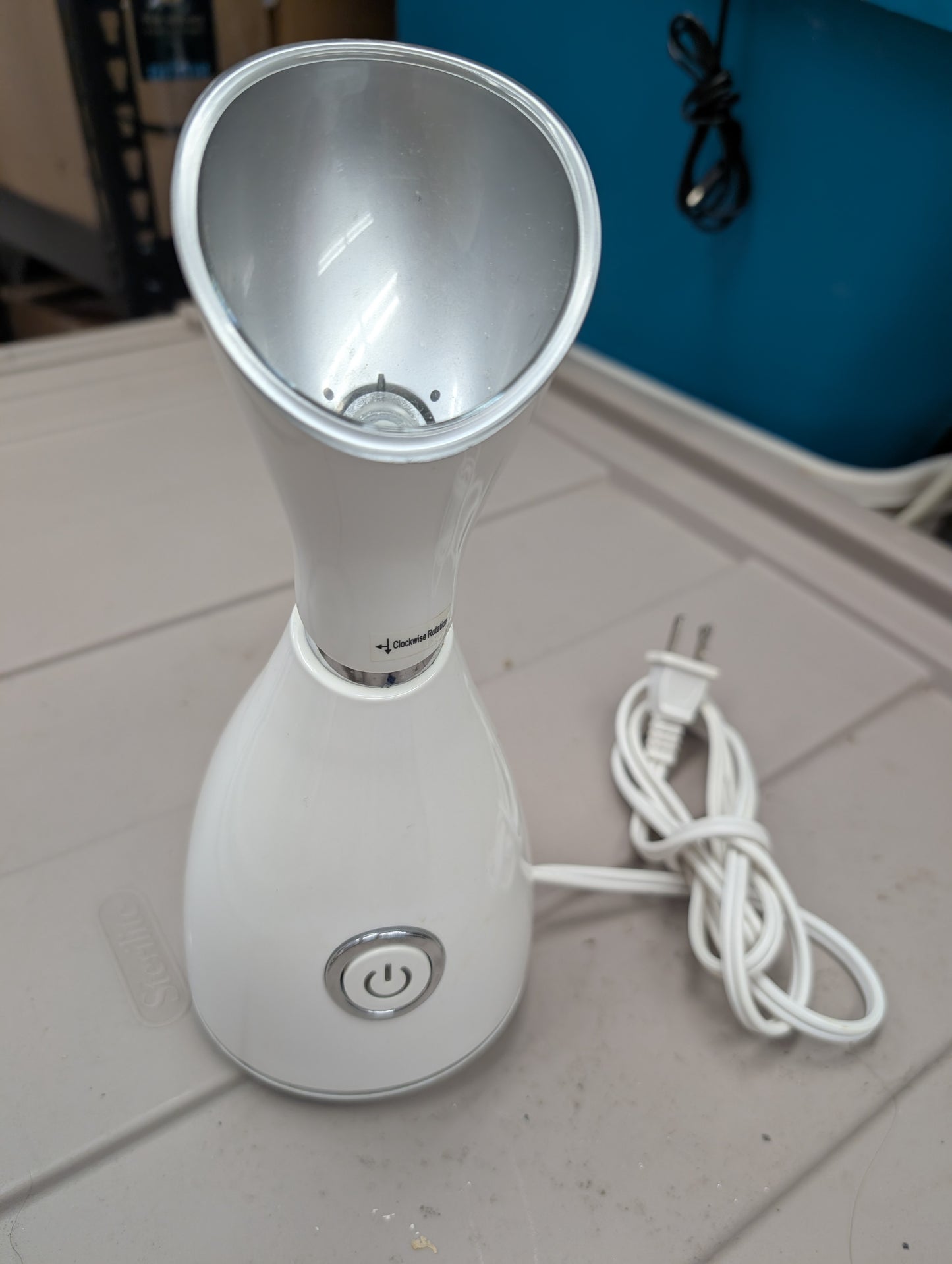 Nano Ionic Facial Steamer 300W 110-220 Voltage 65 ML Capacity White Silver