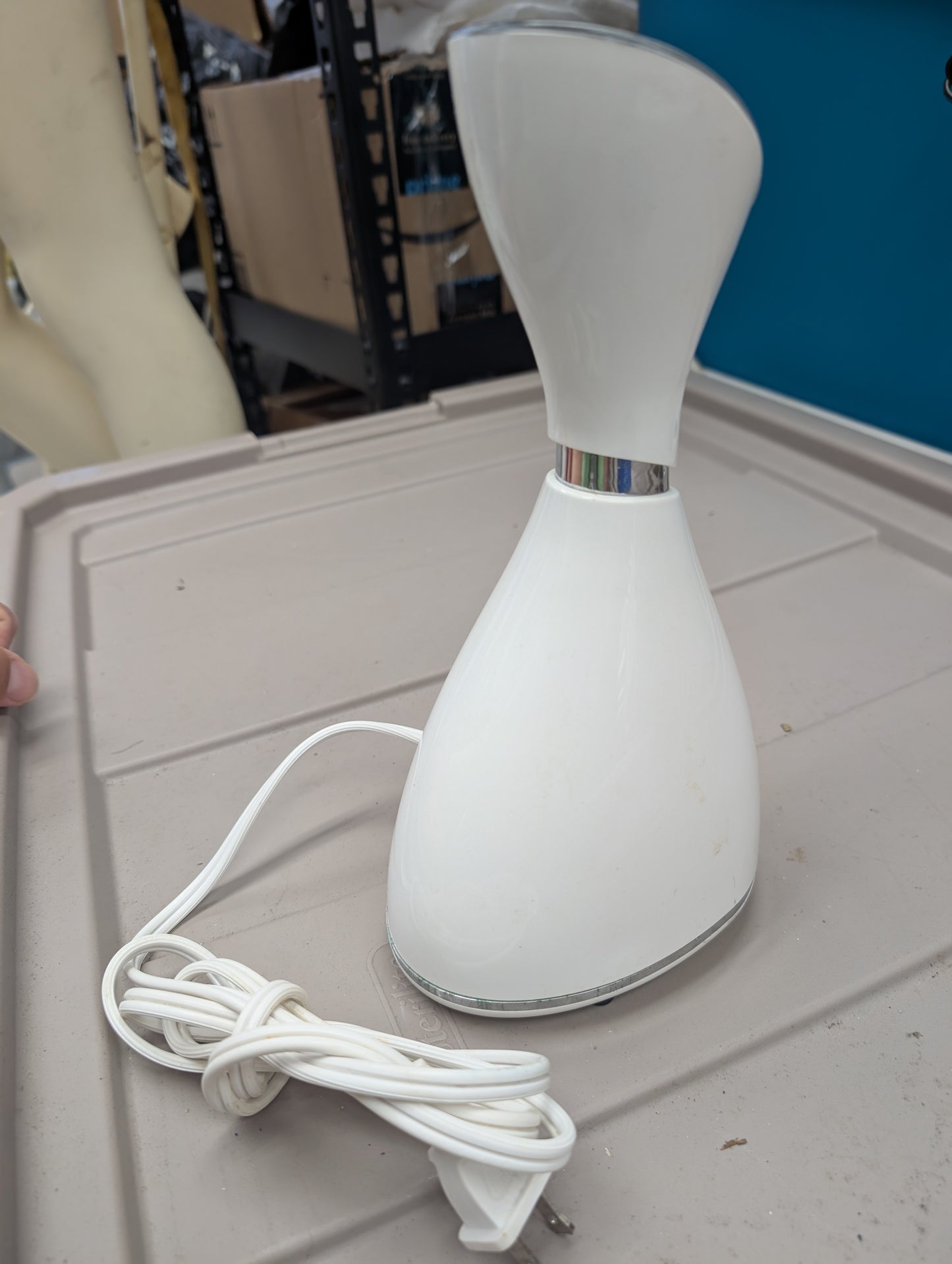 Nano Ionic Facial Steamer 300W 110-220 Voltage 65 ML Capacity White Silver