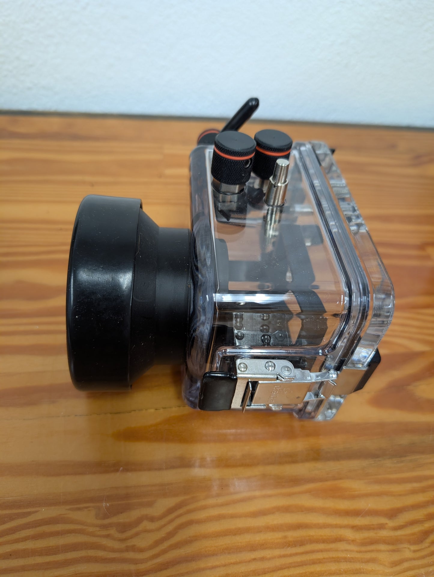 Ikelite 6115.20 Underwater Housing for Sony HX20, HX30 Camera, Depth Rating: 200ft/60m