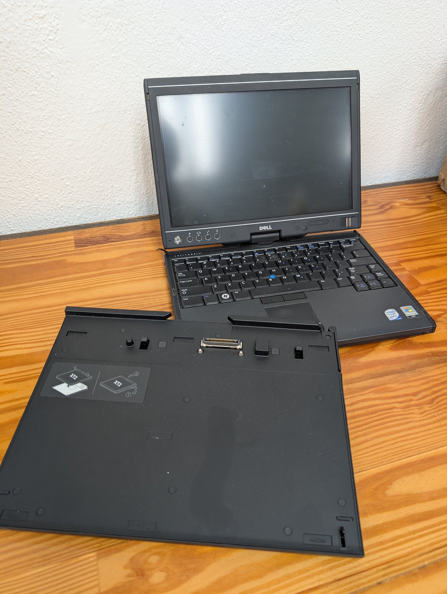Dell Latitude XT  12.1” Core2Duo 1.33GHz 1GB RAM  with Docking Station
