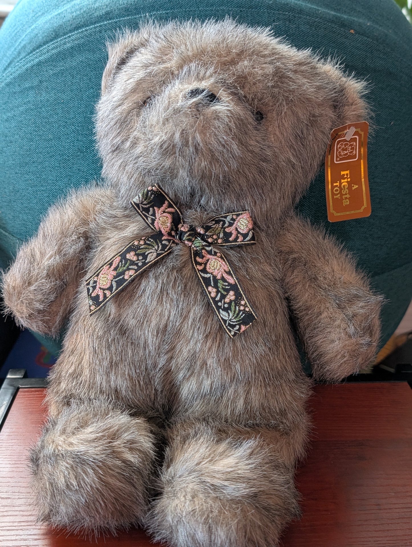 Vintage 1991 American Wego Cuddle Bear Tan and Black Plush Teddy Bear. Exc cond