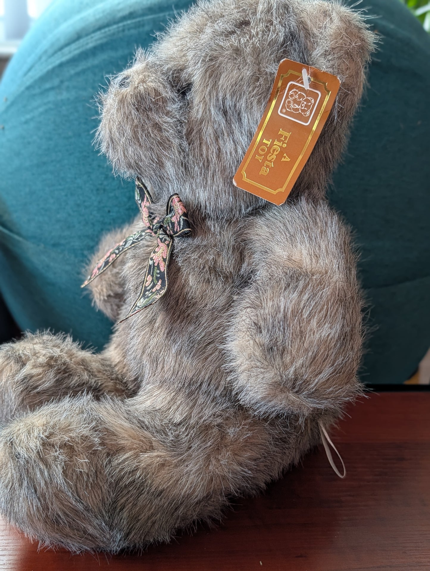 Vintage 1991 American Wego Cuddle Bear Tan and Black Plush Teddy Bear. Exc cond