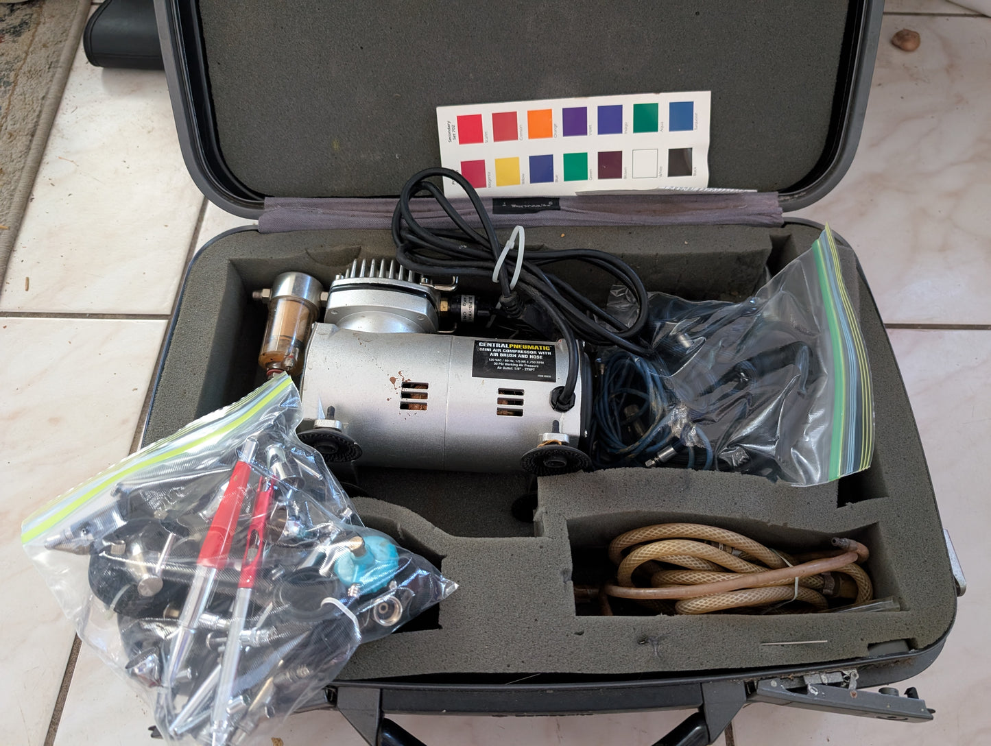 Central Pneumatic 1/5 HP 58 PSI Oilless Airbrush Compressor Kit - with extra airbrushes and paints