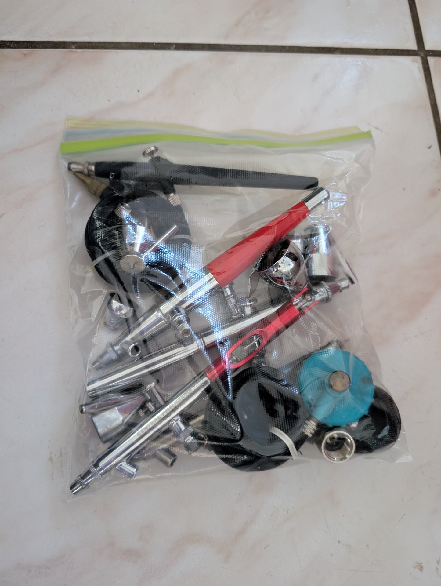 Central Pneumatic 1/5 HP 58 PSI Oilless Airbrush Compressor Kit - with extra airbrushes and paints