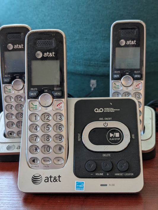 Vintage AT&T EL52301 DECT 6.0 Cordless Phone, Silver/Black,3 Handsets