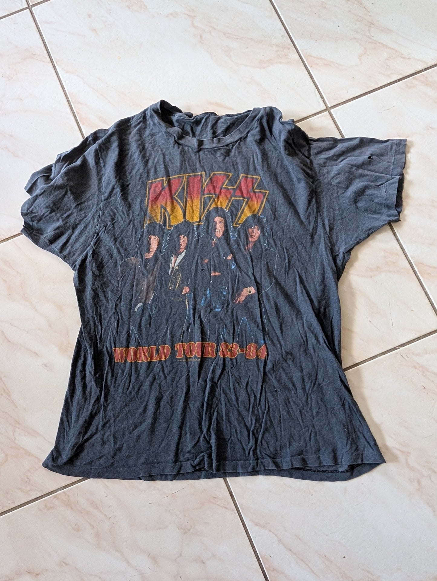 Kiss World Tour 1983-84 Band Concert T-Shirt  Single Stitch Shirt(Vintage, T-shirt, fits XL Mens)