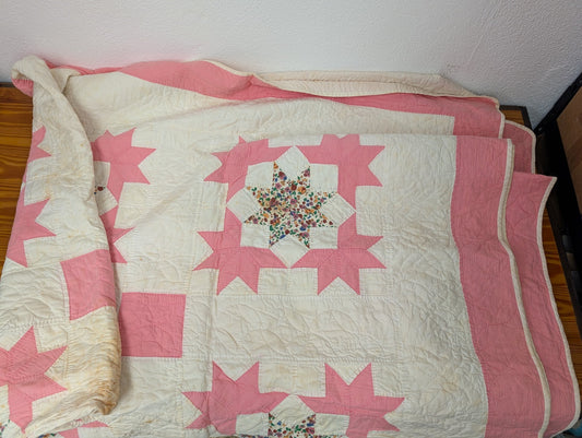 Pink Star Pattern Quilt from Handmade - 1980s Textiles (Cotton Quilt, Farmhouse, Vintage, Country, Pink, Off-White, Multicolor)