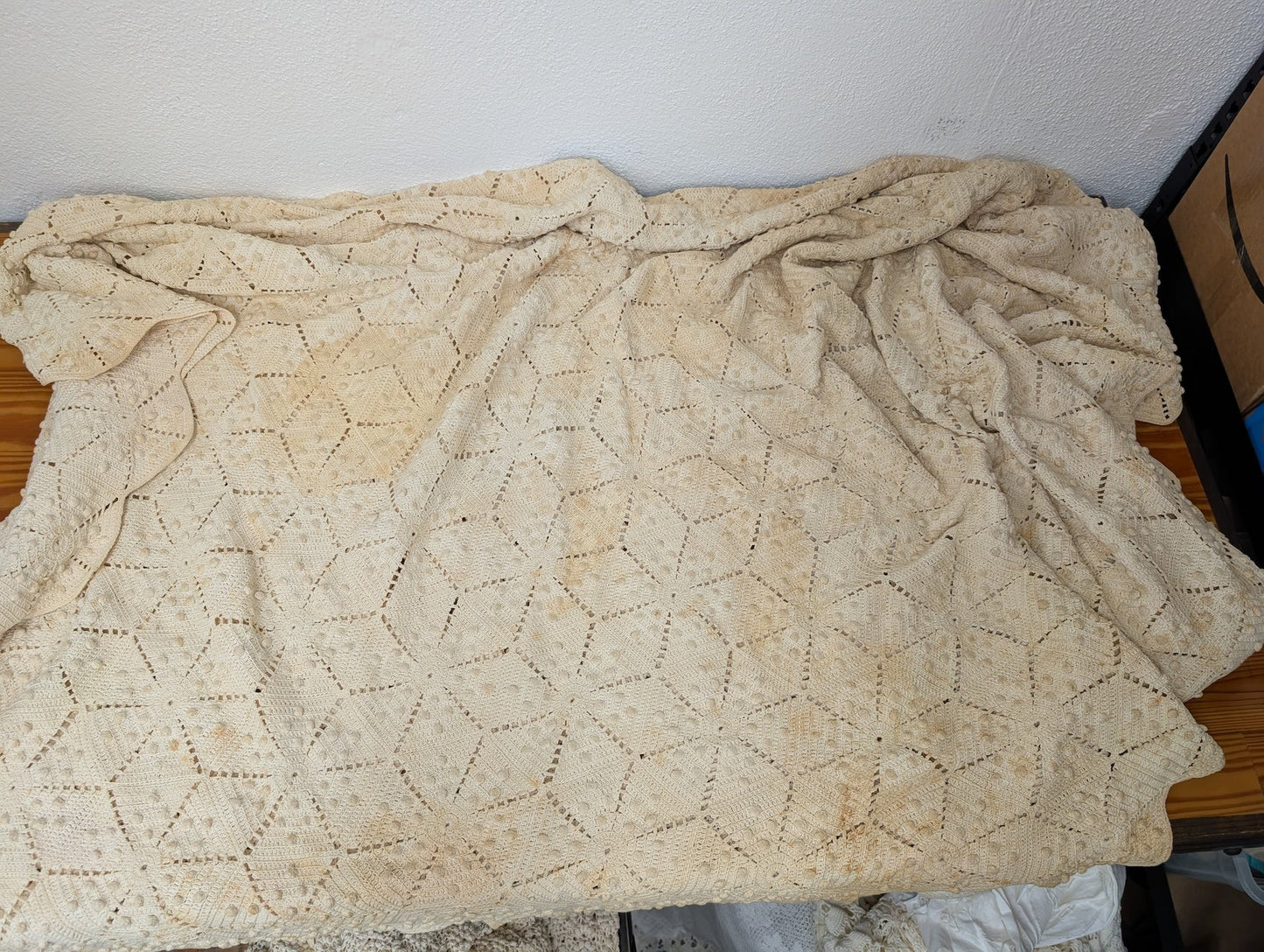 Geometric Starburst Crochet Bedspread from Handmade - 1960s Textiles (Cotton Thread Crocheted Bedspread, Vintage, Mid-Century, Handmade, Cream/Off-White)