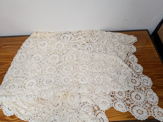 Medallion Crochet Tablecloth from Handmade - 1970s Textiles (Cotton Thread Crocheted Tablecloth, Vintage, Boho, Handmade, Cream/Off-White)