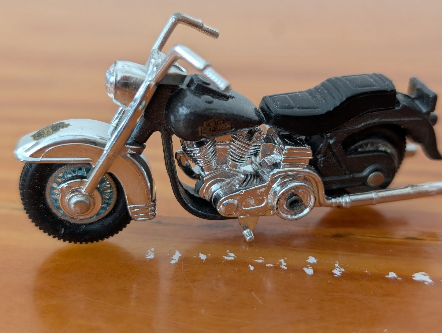 Harley-Davidson Motorcycle from Maisto (likely) - 1990s Toys / Collectibles (Die-cast Metal, Plastic Die-cast Motorcycle, Automotive, Biker, Collectible, Black, Silver)