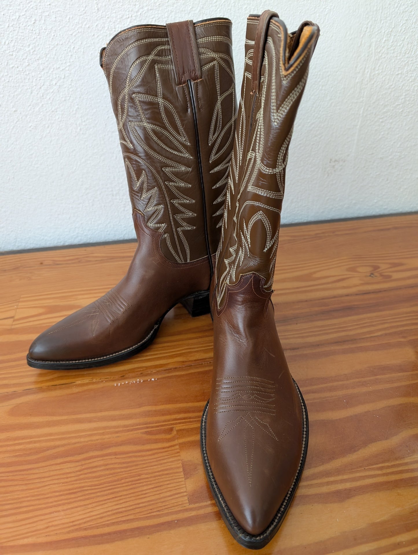 Men's Cowboy Boots from Justin -  Apparel / Footwear (Leather Cowboy Boots, Western, Country, Brown, White)