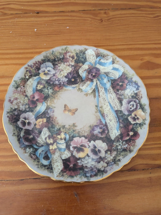 Pansy Wreath (or similar) from The Bradford Exchange (likely) -  Wall Decor (Porcelain Collector Plate, Romantic, Victorian, Shabby Chic, Multicolor (Pastels))
