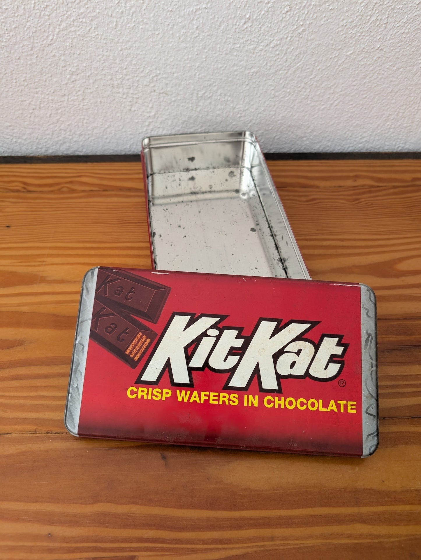Kit Kat Collector Tin from The Hershey Company - 1990s Collectibles (Tin Advertising Tin, Pop Culture, Advertising, Kitsch, Red, White)