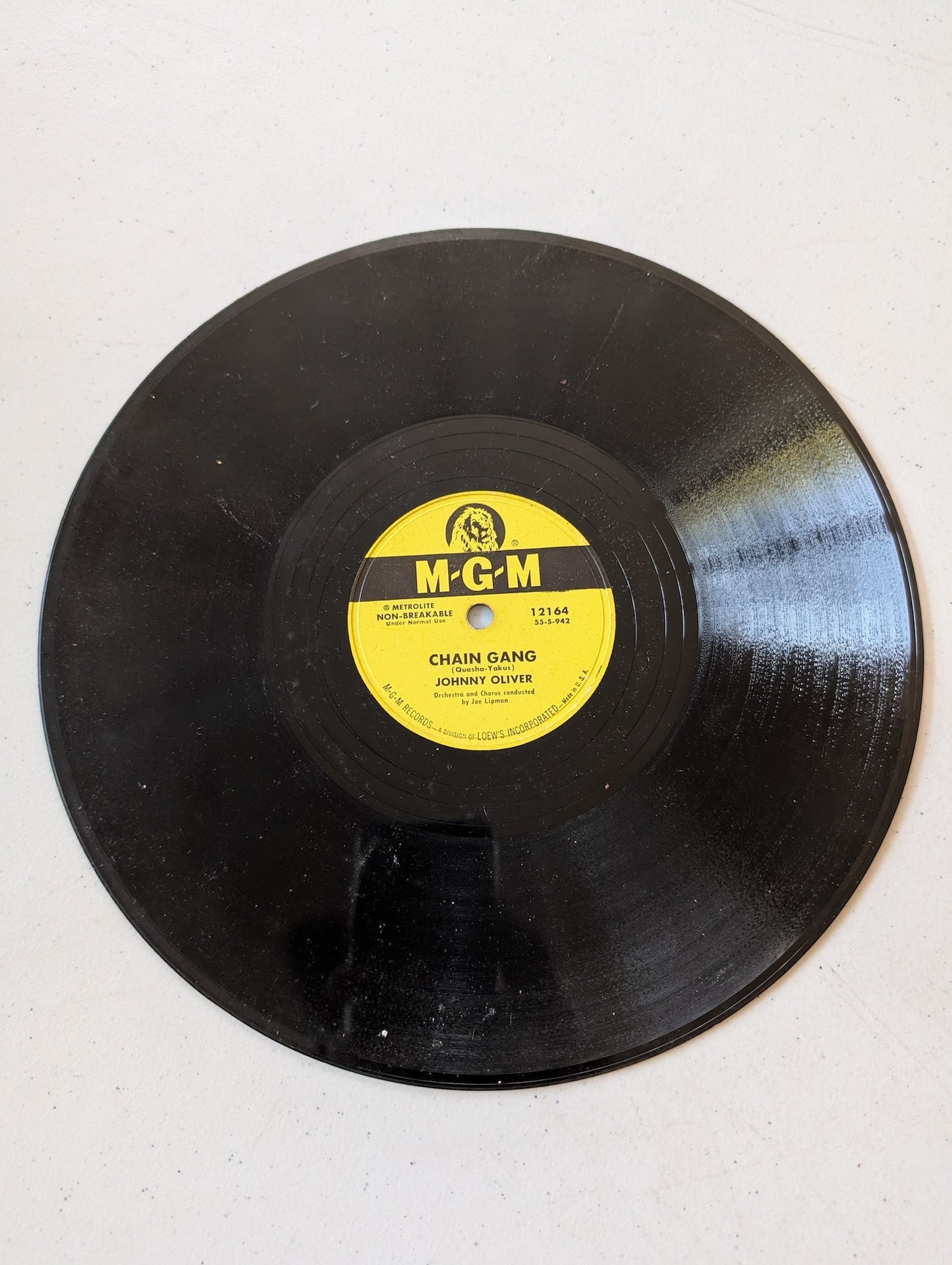 JOHNNY OLIVER, CHAIN GANG / THESE HANDS, MGM 12164, 10", 78RPM,