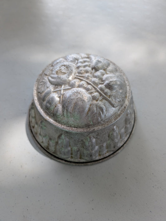 Kraemer 46 Antique Tinware Mold