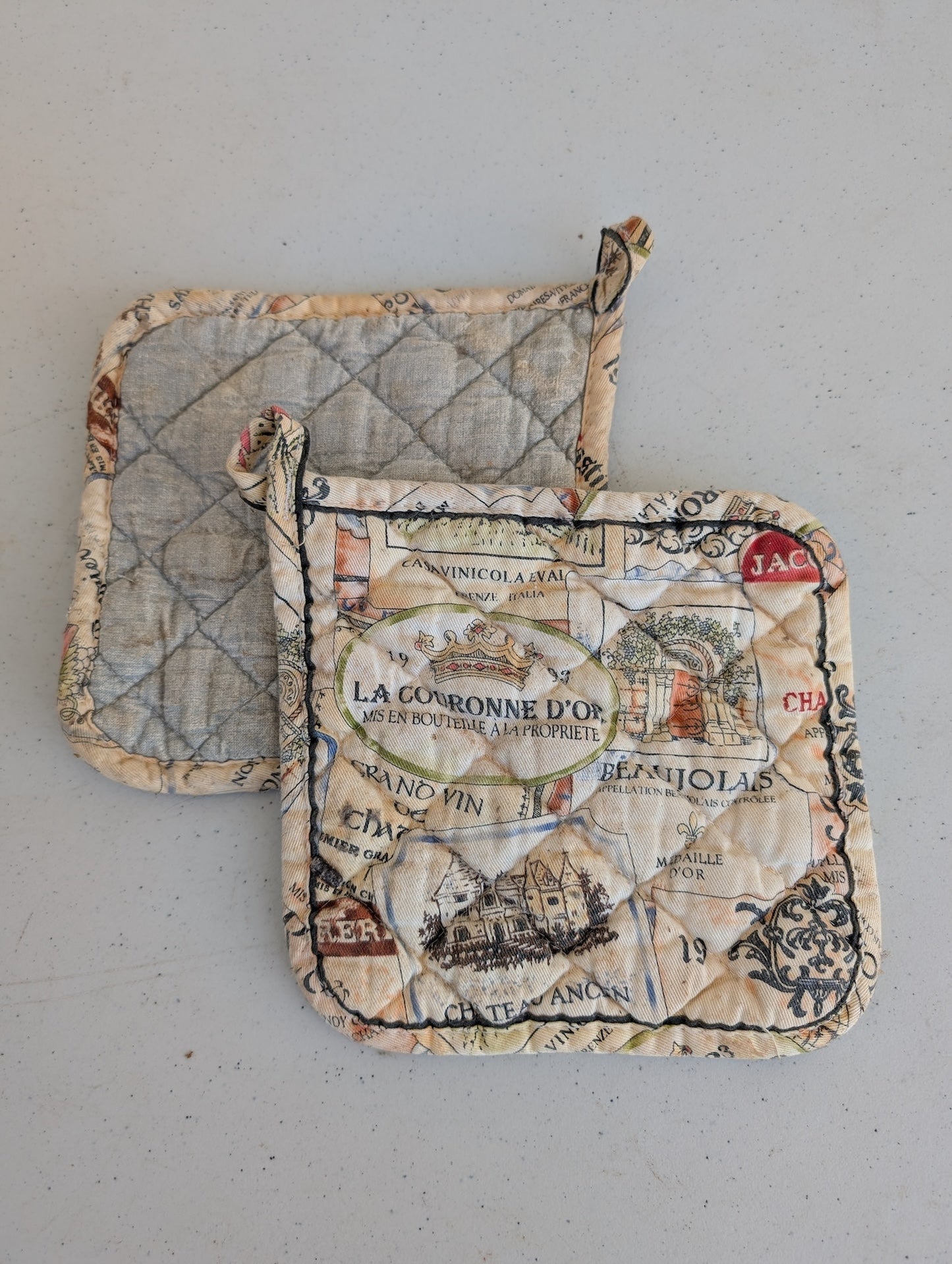 Oven Mitts and Potholders - vintage French theme set of two