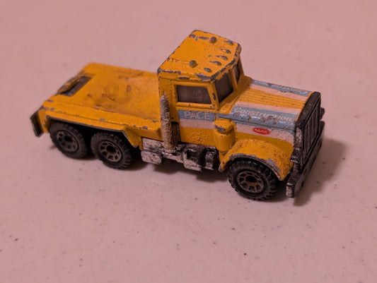 Peterbilt 1981 Yellow Semi-Truck Die Cast Model Truck Vintage Matchbox (Vehicle, SciFi/Fantasy, Collectable, Vintage, Loose, Missing Parts/pieces, Incomplete)