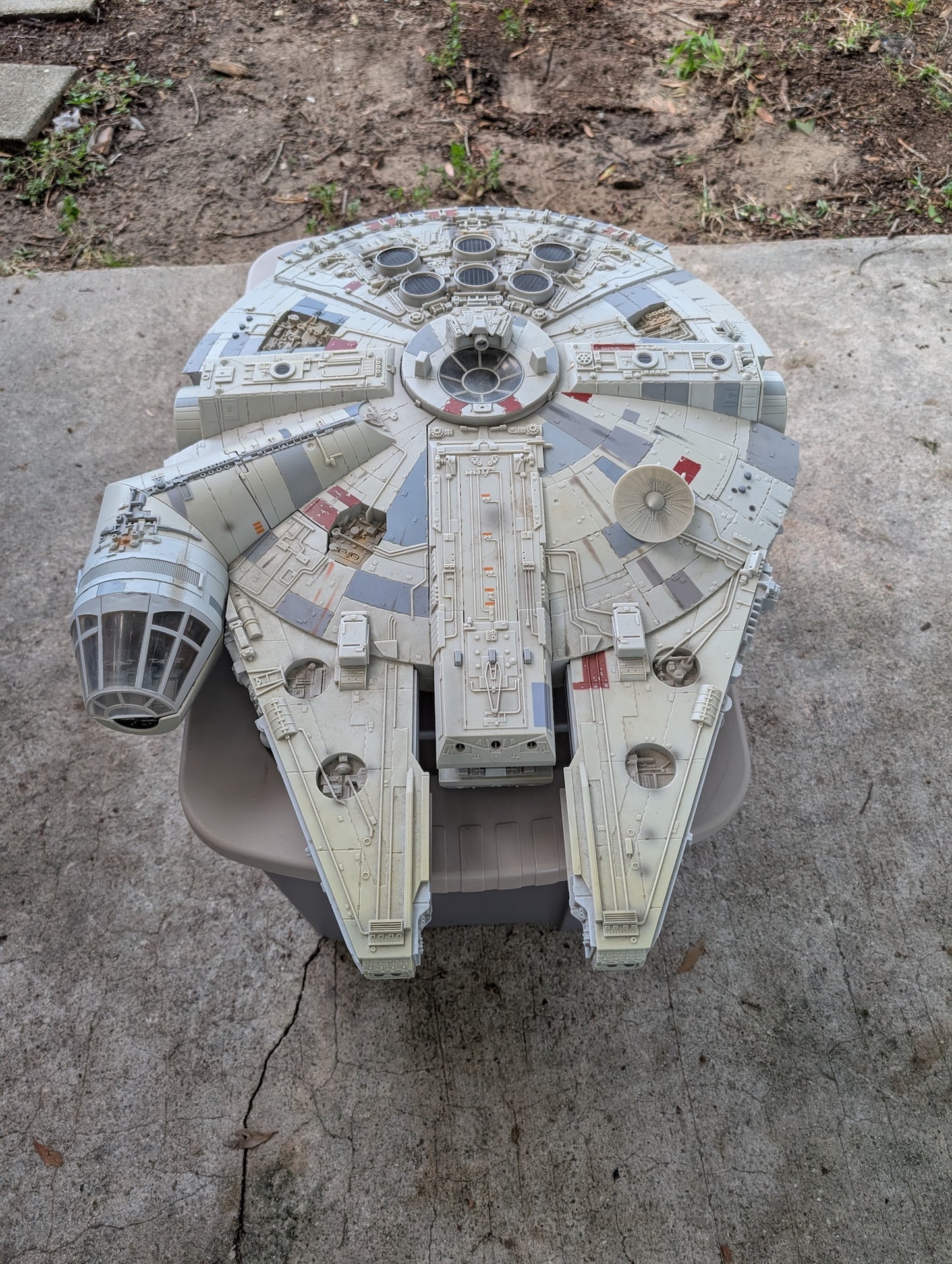 Star Wars: The Legacy Collection - Millennium Falcon from Hasbro - 2008 Collectible (Plastic, Electronics Toy / Collectible, Sci-fi, Pop Culture, Kids' Room, Eclectic, Grey, White, Red)- Missing parts