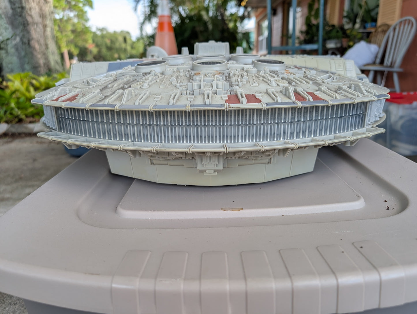 Star Wars: The Legacy Collection - Millennium Falcon from Hasbro - 2008 Collectible (Plastic, Electronics Toy / Collectible, Sci-fi, Pop Culture, Kids' Room, Eclectic, Grey, White, Red)- Missing parts