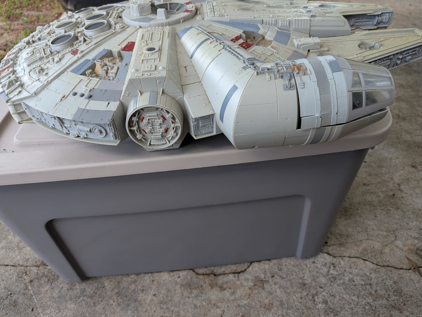 Star Wars: The Legacy Collection - Millennium Falcon from Hasbro - 2008 Collectible (Plastic, Electronics Toy / Collectible, Sci-fi, Pop Culture, Kids' Room, Eclectic, Grey, White, Red)- Missing parts