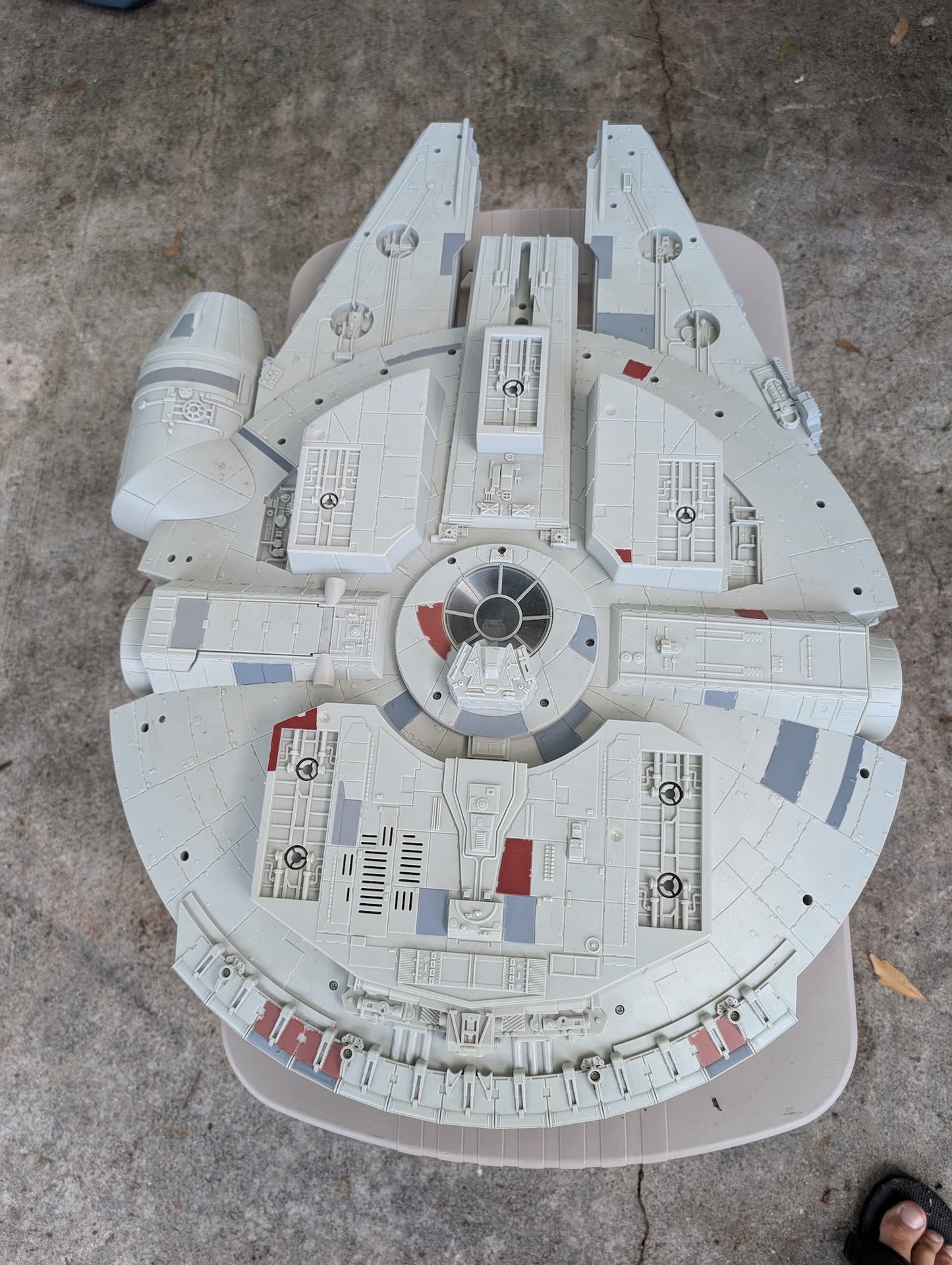 Star Wars: The Legacy Collection - Millennium Falcon from Hasbro - 2008 Collectible (Plastic, Electronics Toy / Collectible, Sci-fi, Pop Culture, Kids' Room, Eclectic, Grey, White, Red)- Missing parts