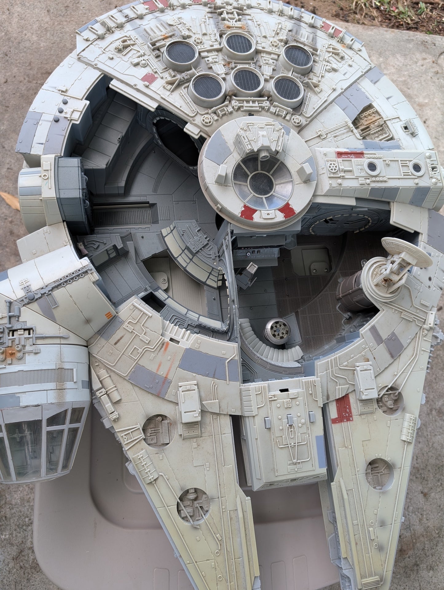 Star Wars: The Legacy Collection - Millennium Falcon from Hasbro - 2008 Collectible (Plastic, Electronics Toy / Collectible, Sci-fi, Pop Culture, Kids' Room, Eclectic, Grey, White, Red)- Missing parts