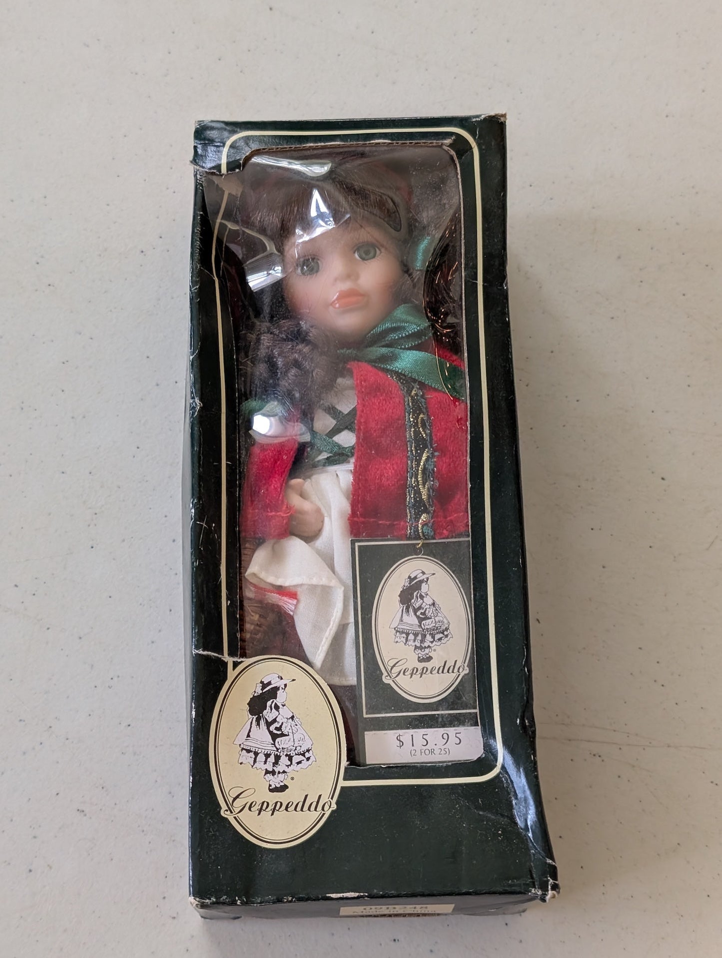 Geppeddo Porcelain Doll (Red, Green, White, N/A, Doll)