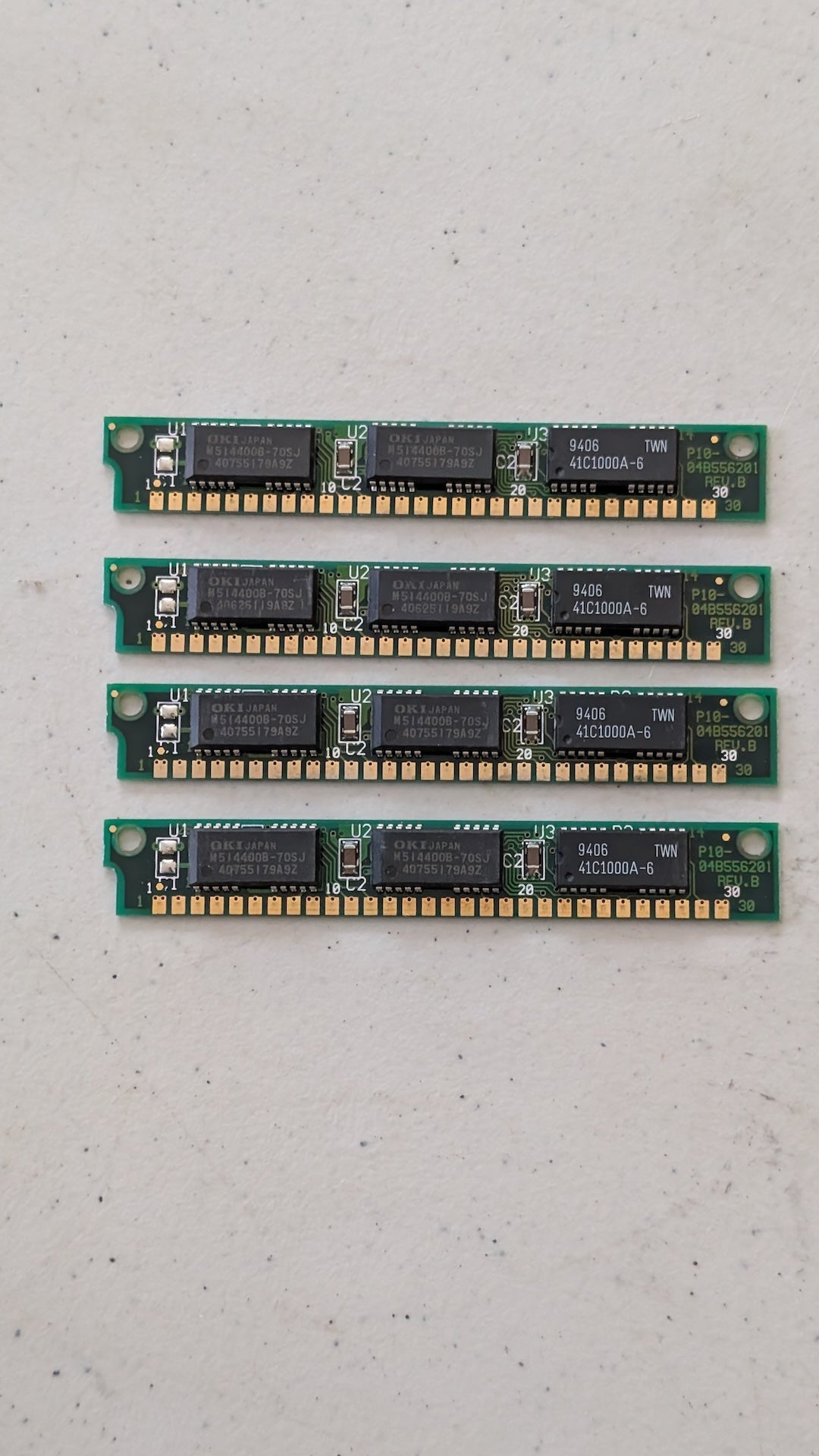 41C1000A-6 from OKI / Unbranded - 1990s Computer Components (PCB, Silicon RAM (SIMM), Retro Tech, Green, Black, Gold)