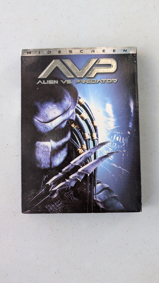 Alien vs. Predator (DVD, 2005)  Sanaa Lathan ~ Lance Henriksen AVP
