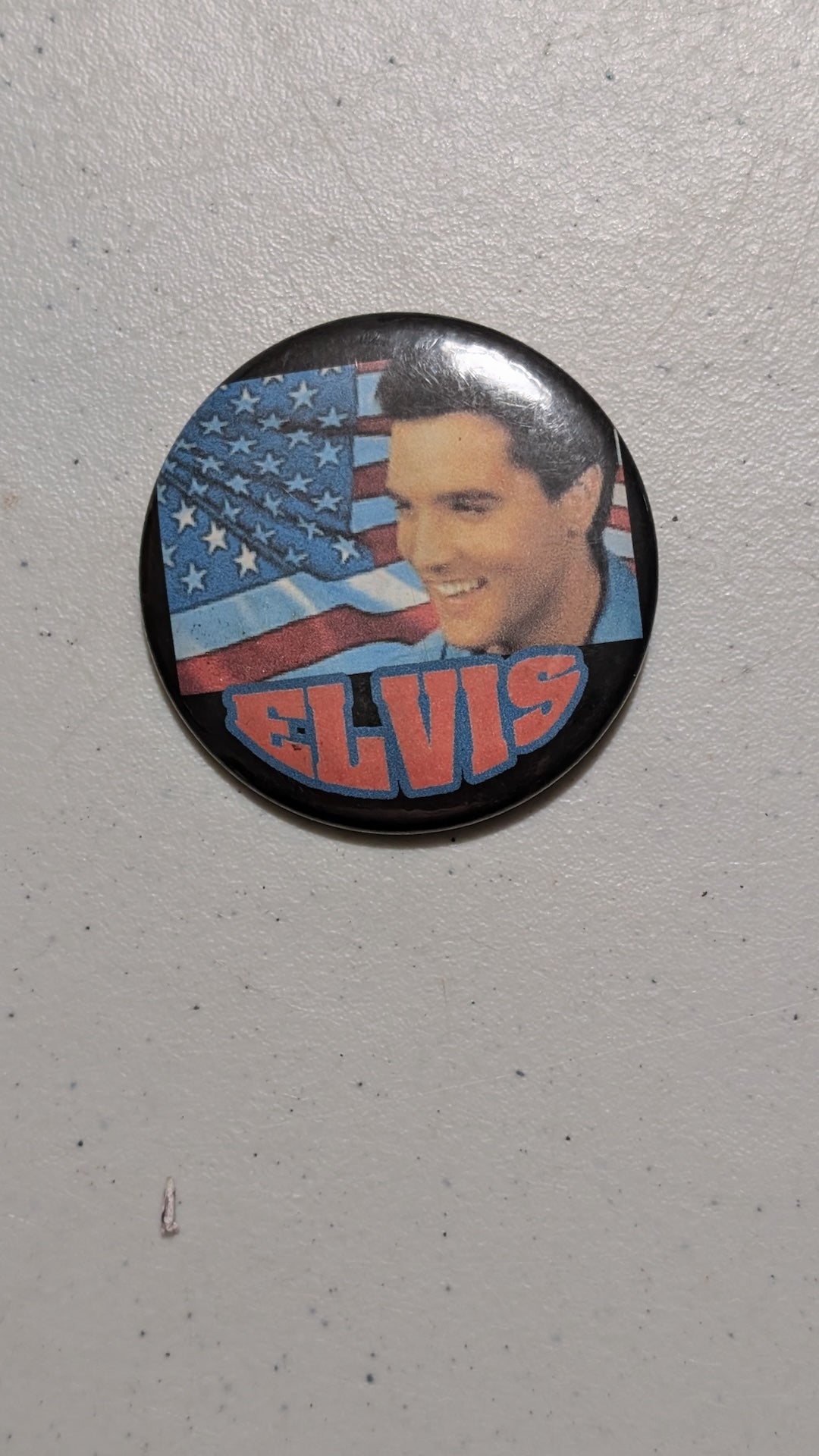Elvis American Flag Pin from Unknown - 1980s Collectibles (Metal, Plastic Pinback Button, Americana, Retro, Black, Red, White, Blue, Collectable, Vintage, Original)