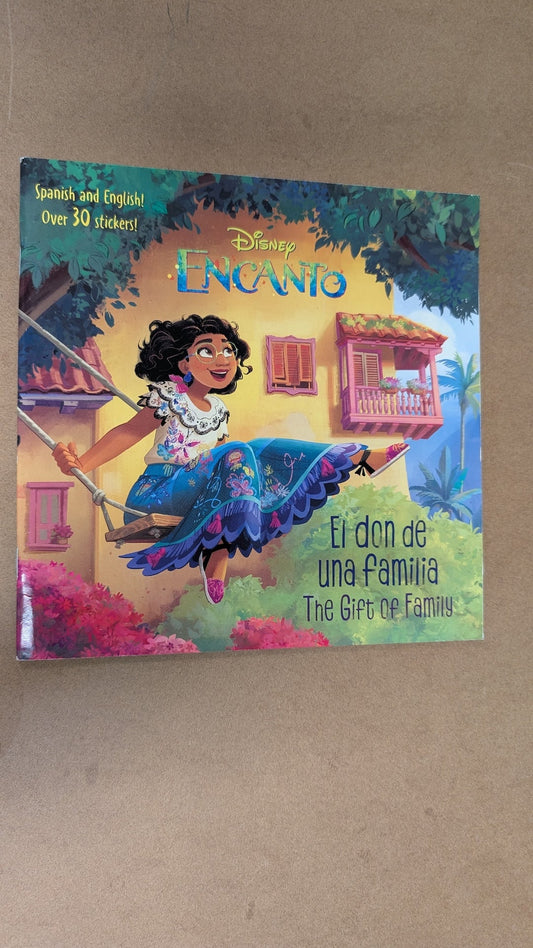 Disney Encanto: El don de una familia / The Gift of Family by Disney Books (Children's Storybook, 2021)