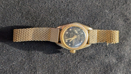 Vintage Women's Gold Tone Watch Mesh Bracelet Black Dial (Untested)