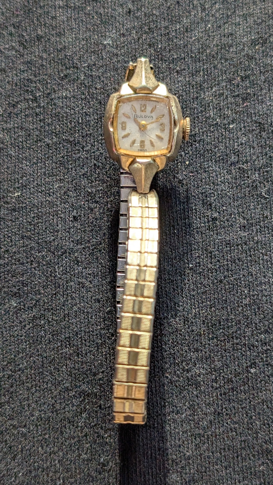 Vintage Bulova Women's Gold-Tone Watch Mechanical Swiss (Untested, Parts)