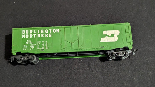 Burlington Northern Boxcar Boxcar likely from Athearn - 1970s-1980s HO Scale Model Train (Plastic, Metal Boxcar Green, White)