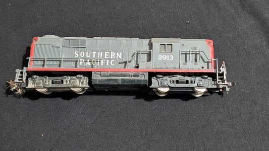 Southern Pacific GP-Series Diesel Locomotive likely from Athearn - 1980s HO Scale Model Train (Plastic, Metal Diesel Locomotive, Not Applicable, Grey, Red)