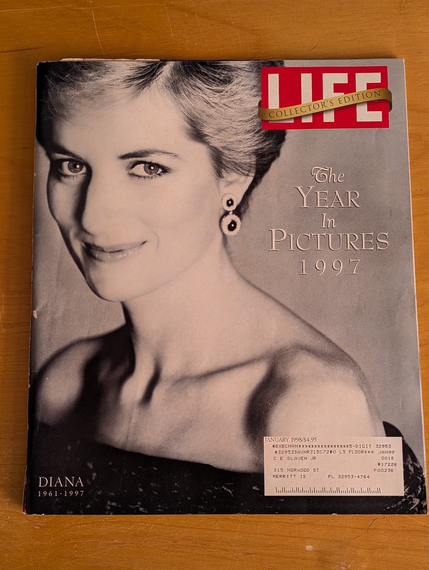LIFE Collector's Edition: The Year in Pictures 1997 by LIFE Magazine (Magazine, 1998)