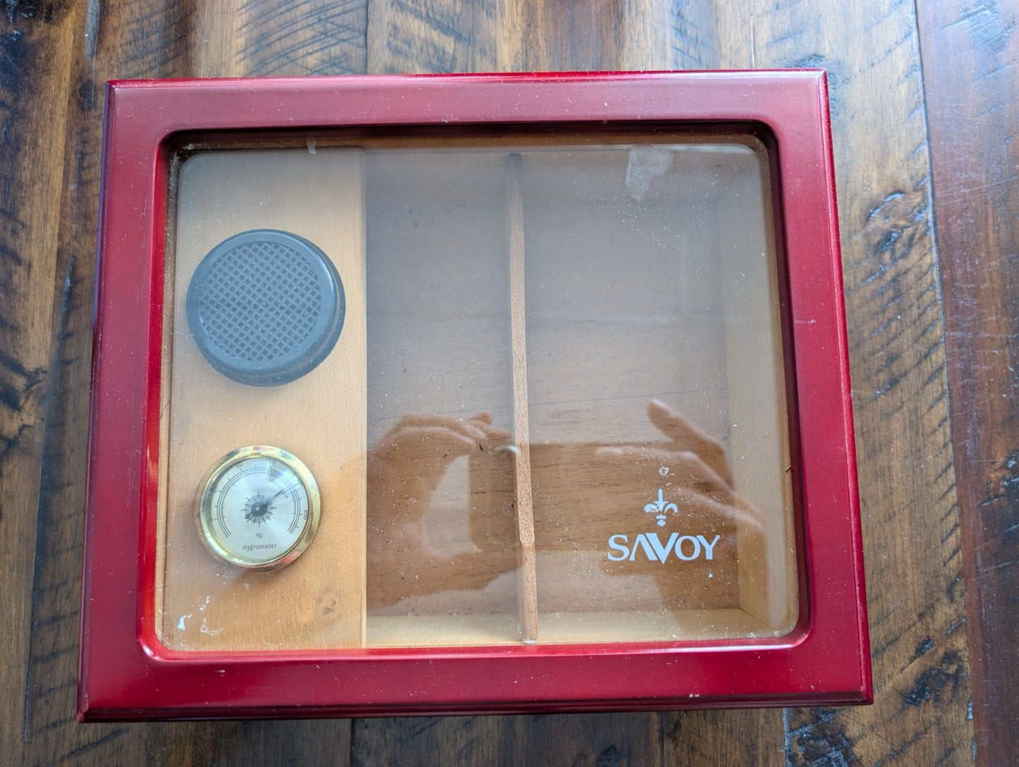 Glass Top Cigar Humidor from Savoy - 2010s/2020s Tobacco Accessories, Home & Living (Wood (Cedar-lined), Glass Humidor, Traditional, Classic, Masculine, Red, Brown, Gold, humidor, Savoy, cigar, glass top, hygrometer)