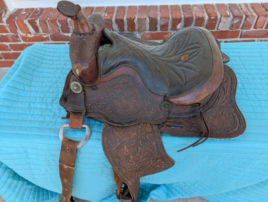 Beautiful Leather Western Saddle with Floral Tooling - Equestrian Decor