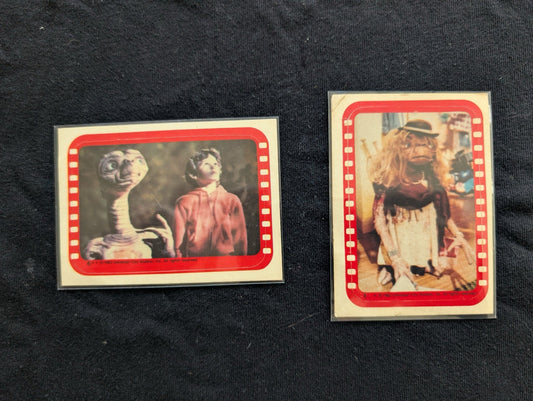 Lot of 2 Vintage 1982 Topps E.T. The Extra-Terrestrial Movie Cards Red Border