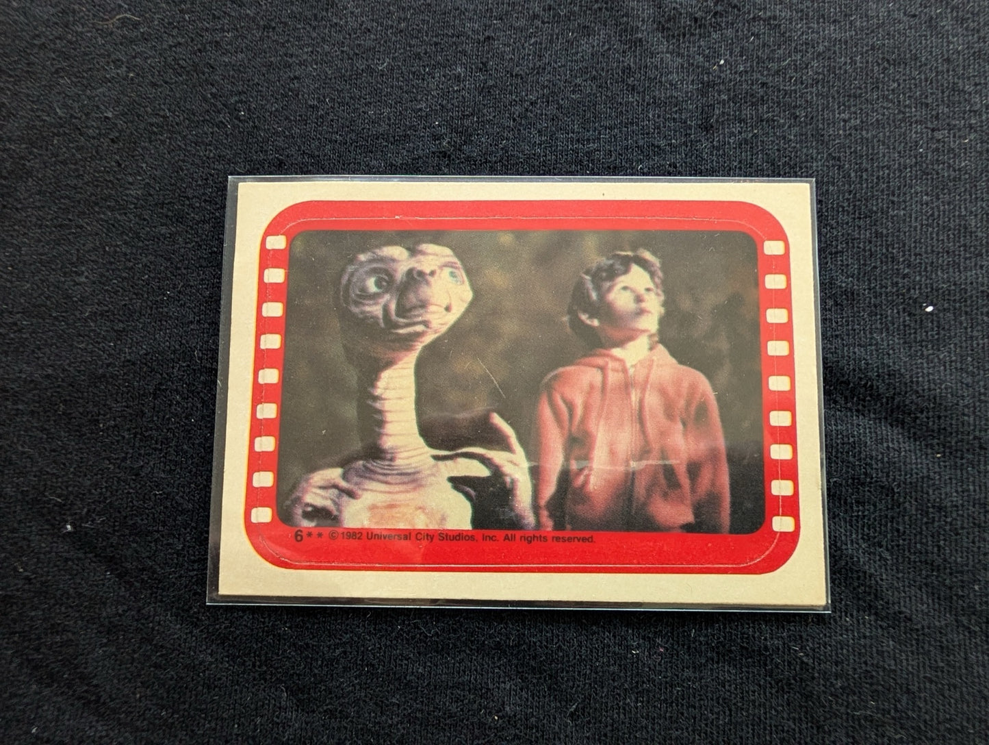 Lot of 2 Vintage 1982 Topps E.T. The Extra-Terrestrial Movie Cards Red Border