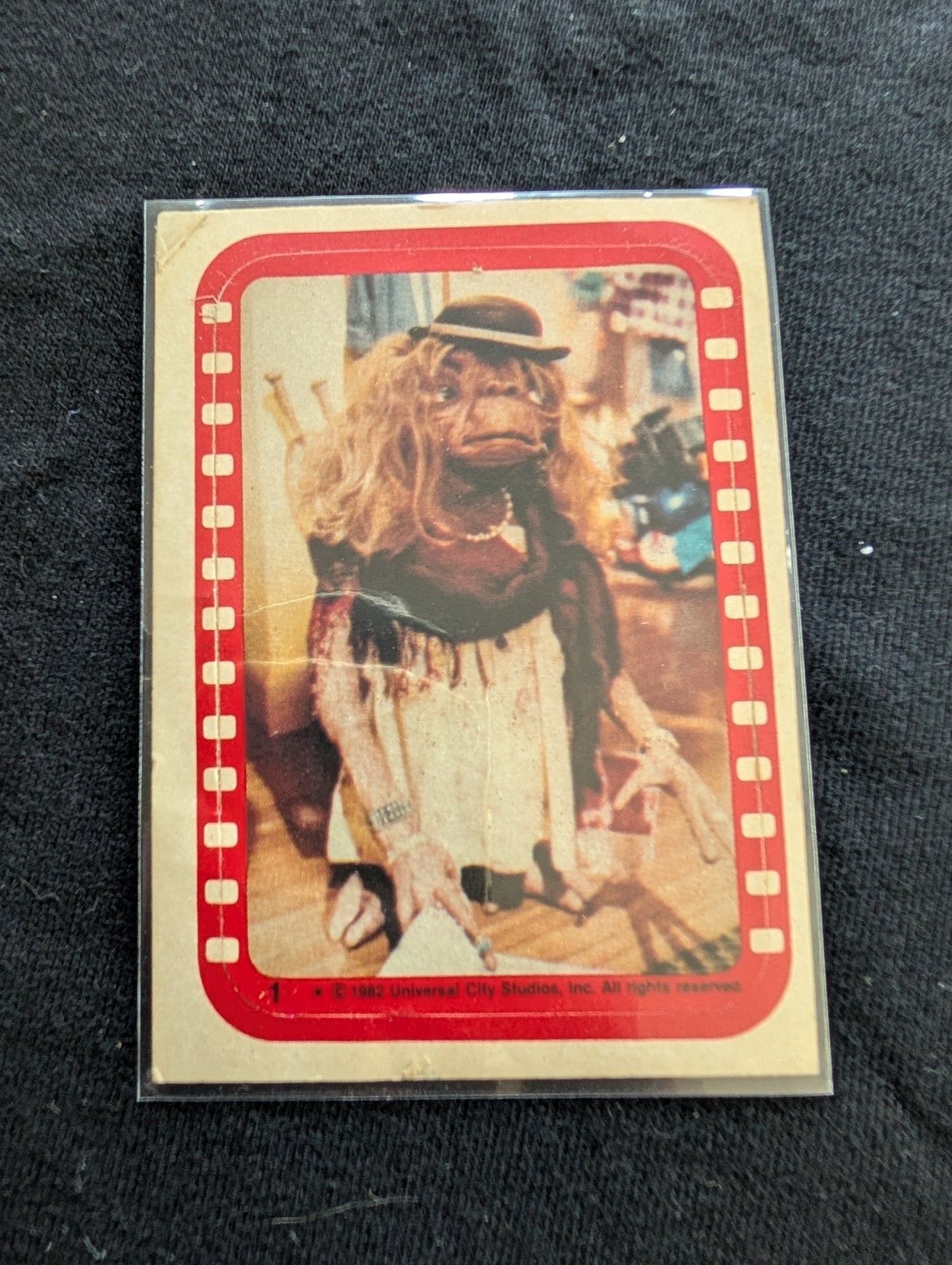 Lot of 2 Vintage 1982 Topps E.T. The Extra-Terrestrial Movie Cards Red Border
