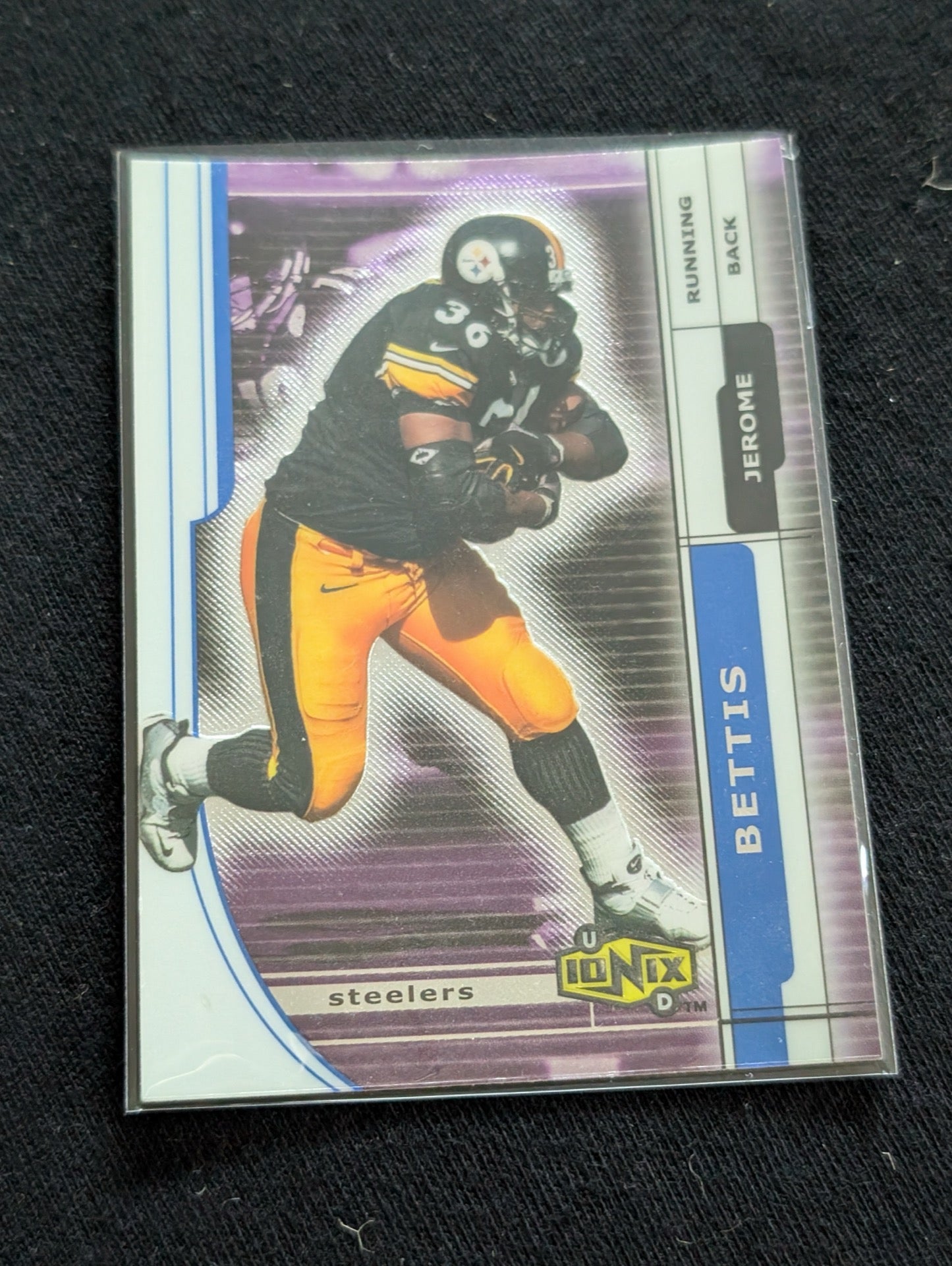Jerome Bettis "The Bus" Steelers HOF Lot (2) 1997 Score and 2002 Donruss Ionix