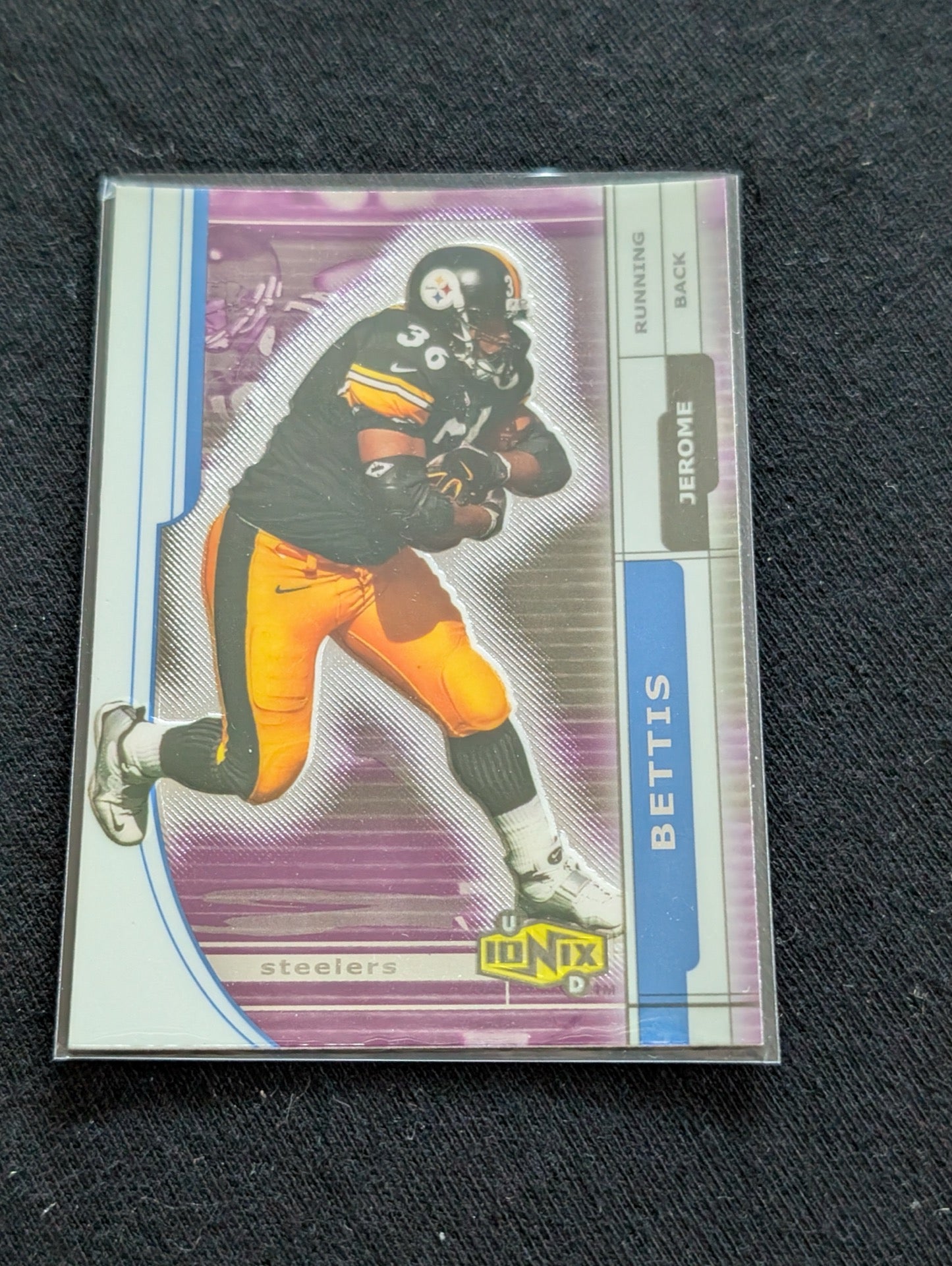 Jerome Bettis "The Bus" Steelers HOF Lot (2) 2002 Donruss Ionix and 1997 Score